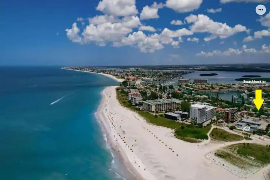 Private One-Bedroom 6 -Directly Across From Beach St. Pete Beach Extérieur photo