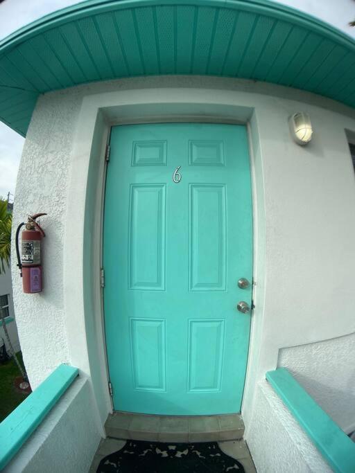 Private One-Bedroom 6 -Directly Across From Beach St. Pete Beach Extérieur photo