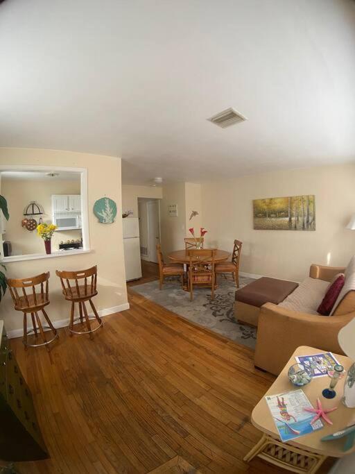 Private One-Bedroom 6 -Directly Across From Beach St. Pete Beach Extérieur photo